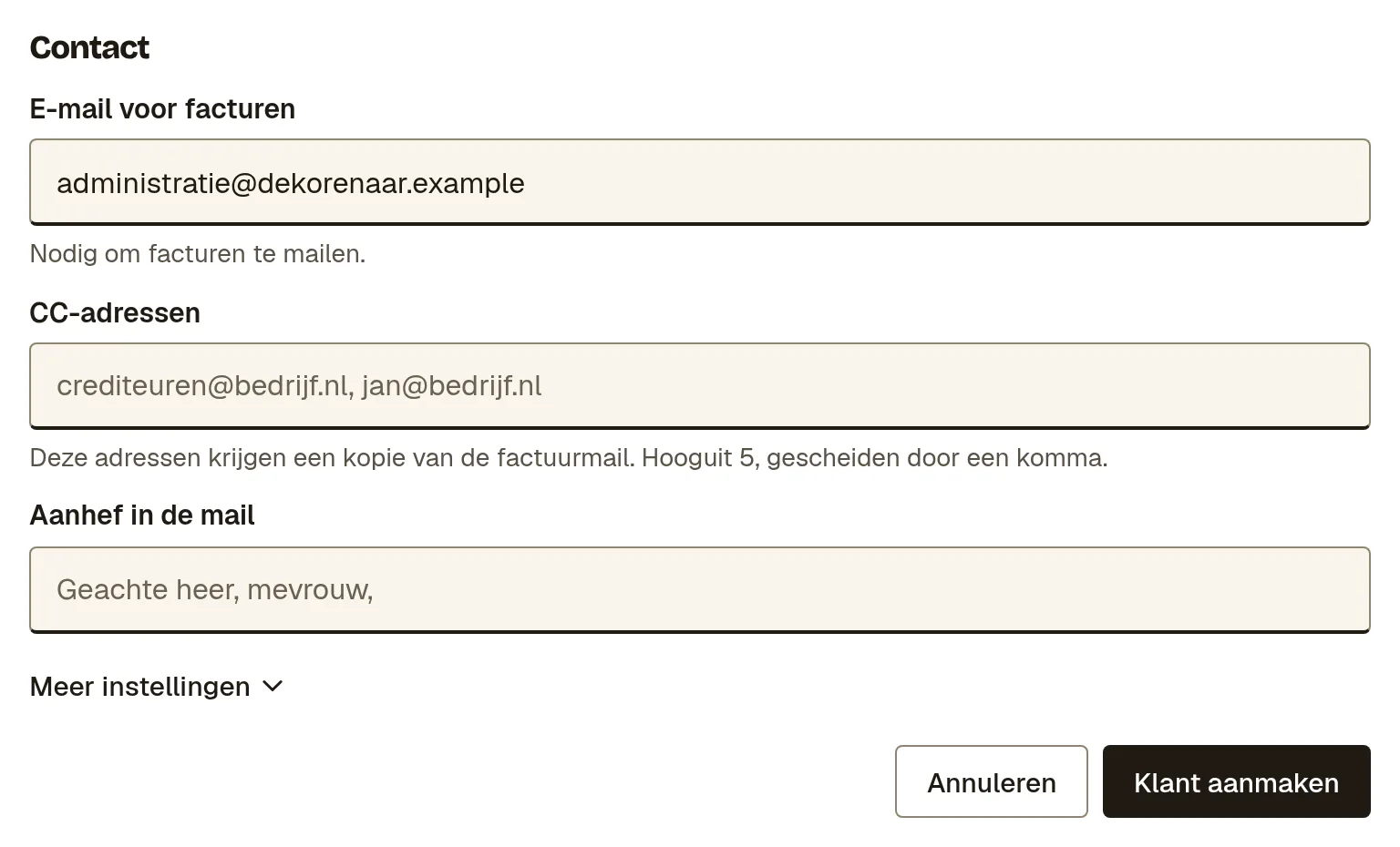 Het blok Contact met E-mail voor facturen, CC-adressen en Aanhef in de mail, en de knop Klant aanmaken.