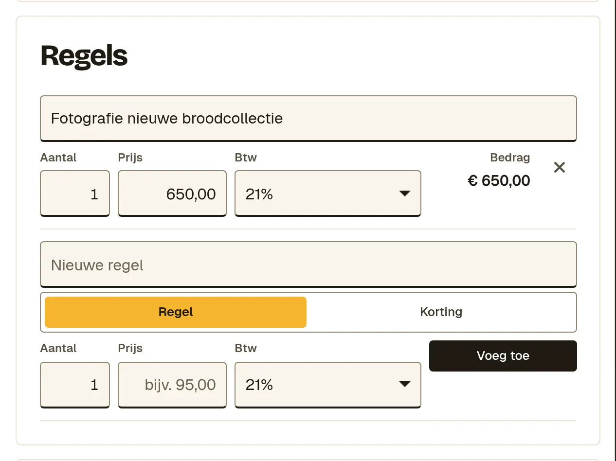 Het blok Regels met een regel voor fotografie van 650 euro tegen 21 procent btw en een lege regel om aan te vullen.